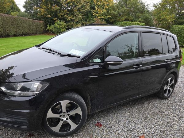 Volkswagen Touran MPV, Diesel, 2017, Black