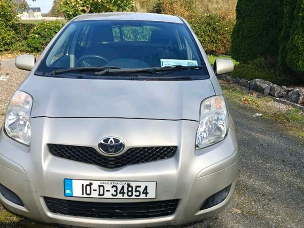 Toyota Yaris Hatchback, Petrol, 2010, Gold