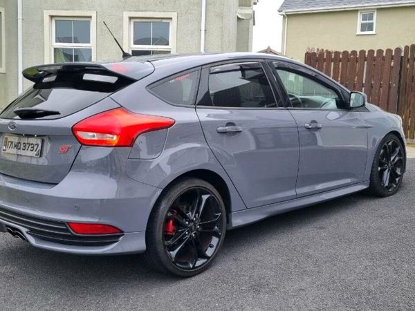 Ford Focus Hatchback, Petrol, 2017, Grey