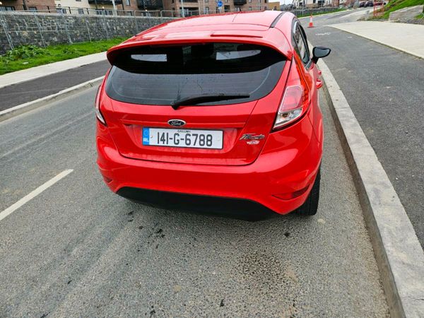 Ford Fiesta Hatchback, Petrol, 2014, Red