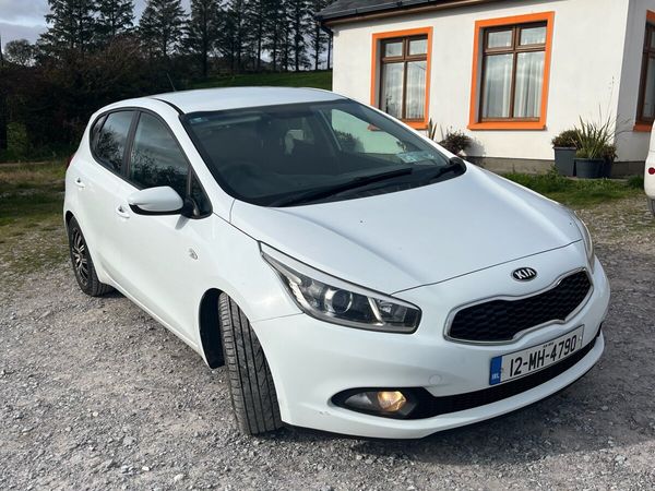Kia Ceed Hatchback, Diesel, 2012, White