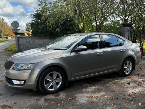 Skoda Octavia Saloon, Diesel, 2015, Beige
