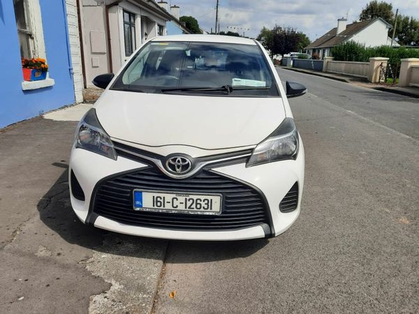 Toyota Yaris Hatchback, Petrol, 2016, White