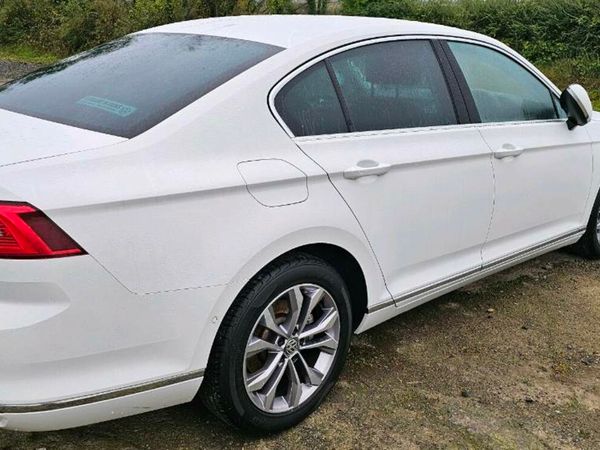 Volkswagen Passat Saloon, Diesel, 2017, White