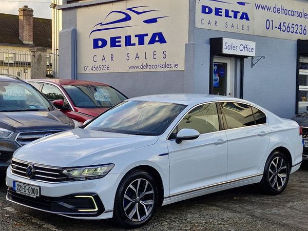 Volkswagen Passat Saloon, Petrol Hybrid, 2022, White