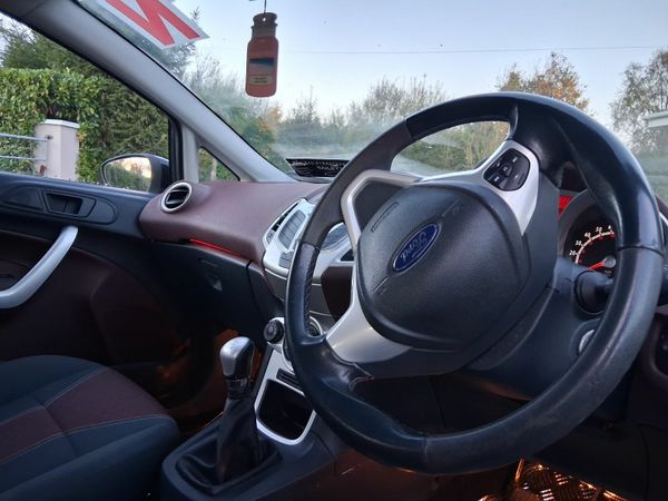Ford Fiesta Hatchback, Diesel, 2011, Black