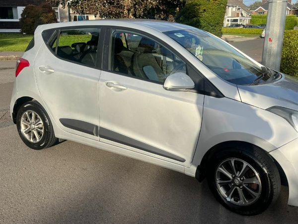 Hyundai i10 Hatchback, Petrol, 2015, Silver