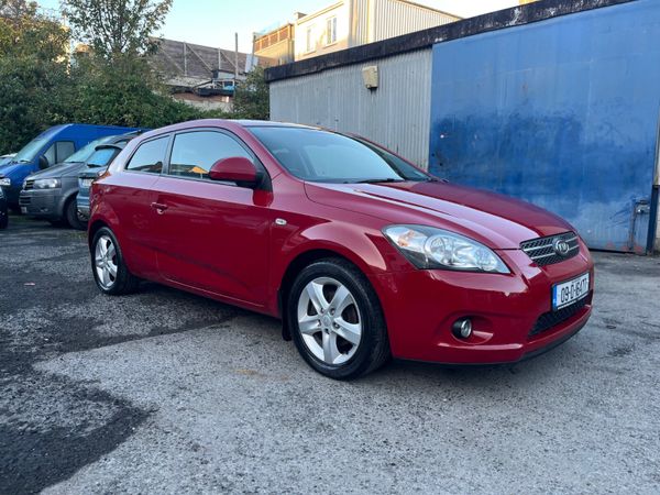 Kia Ceed Hatchback, Petrol, 2009, Red