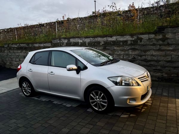 Toyota Auris Hatchback, Petrol, 2011, Silver
