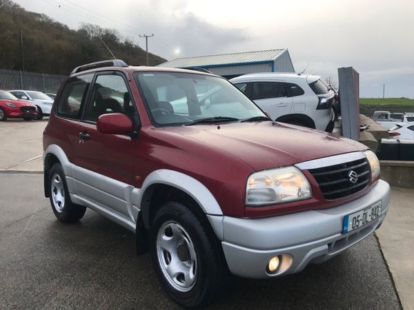 Suzuki Grand Vitara SUV, Petrol, 2005, Red