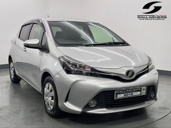 Toyota Yaris Hatchback, Petrol, 2016, Silver