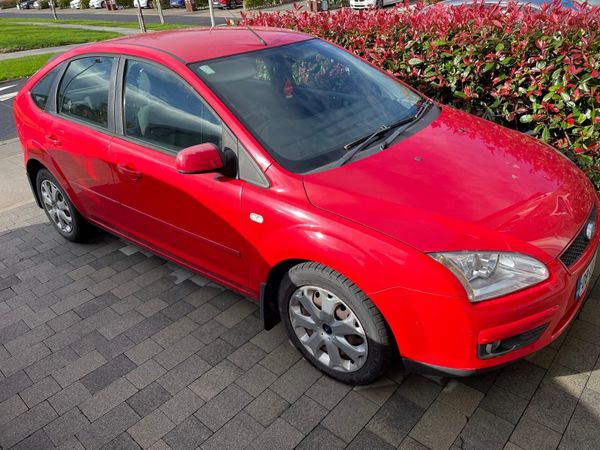 Ford Focus Hatchback, Petrol, 2008, Red