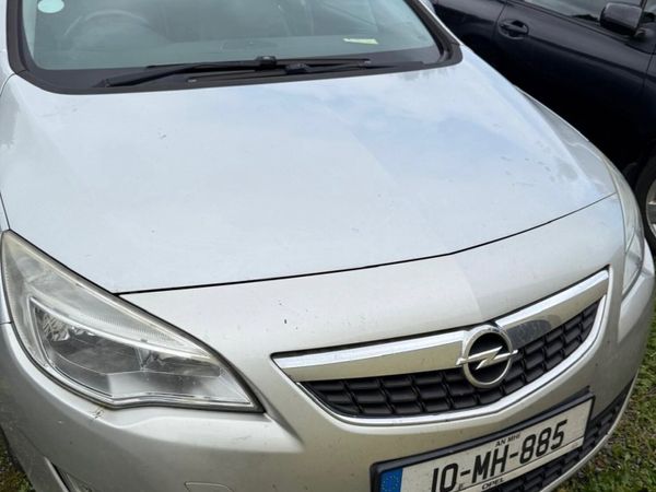 Opel Astra Hatchback, Diesel, 2010, Silver