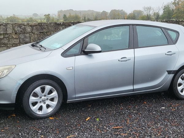Opel Astra Hatchback, Diesel, 2010, Silver