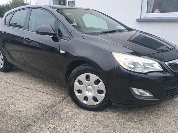 Opel Astra Hatchback, Diesel, 2011, Black