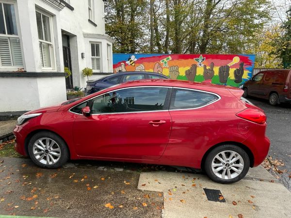 Kia Ceed Hatchback, Diesel, 2017, Red