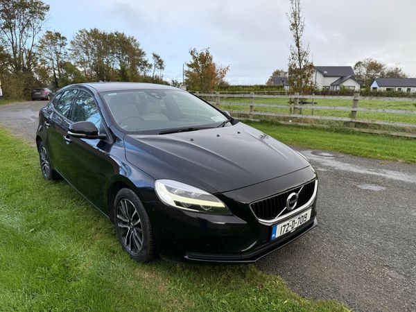 Volvo V40 Hatchback, Diesel, 2017, Black