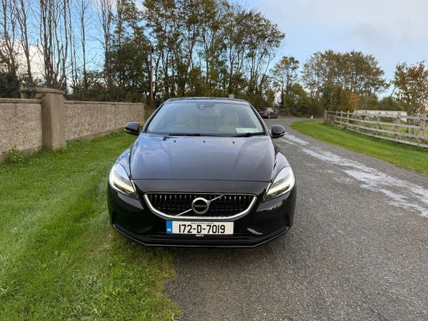 Volvo V40 Hatchback, Diesel, 2017, Black