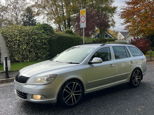 Skoda Octavia Estate, Diesel, 2010, Silver