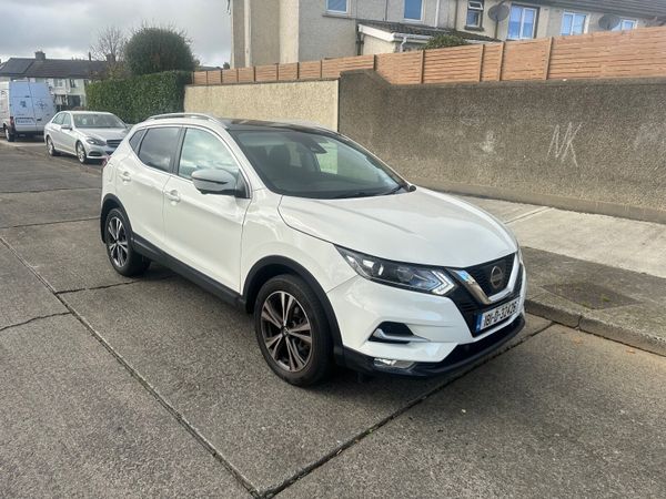 Nissan Qashqai MPV, Petrol, 2018, White