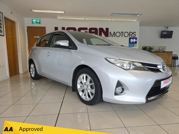 Toyota Auris Hatchback, Diesel, 2014, Silver