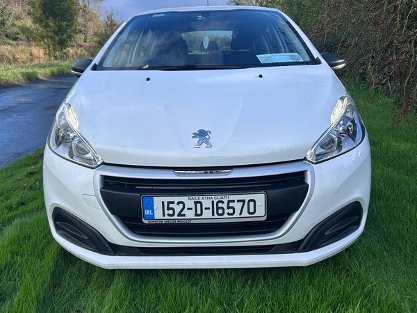 Peugeot 208 Hatchback, Petrol, 2015, White
