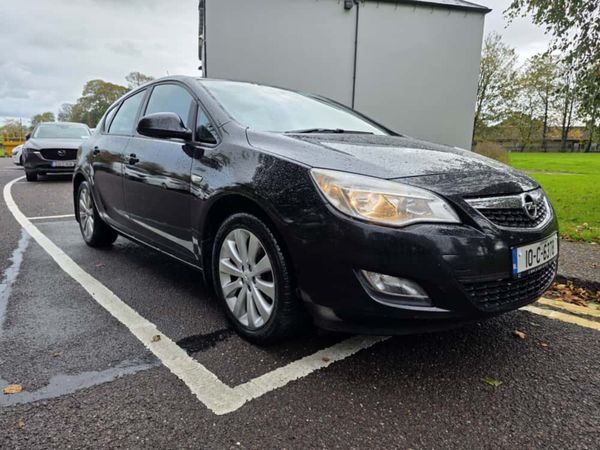 Opel Astra Hatchback, Petrol, 2010, Black