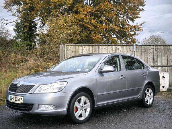 Skoda Octavia Saloon, Diesel, 2012, Grey