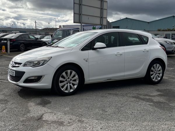 Vauxhall Astra Hatchback, Diesel, 2012, White