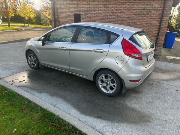 Ford Fiesta Hatchback, Petrol, 2012, Silver