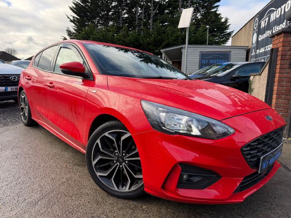 Ford Focus Hatchback, Petrol, 2020, Red