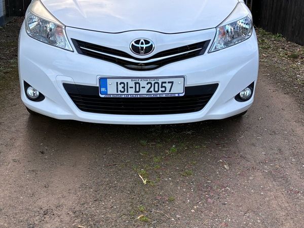 Toyota Yaris Hatchback, Petrol, 2013, White