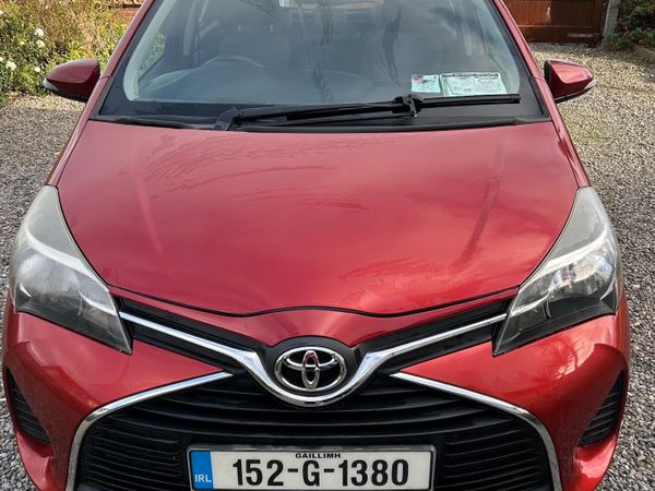 Toyota Yaris Hatchback, Petrol, 2015, Red