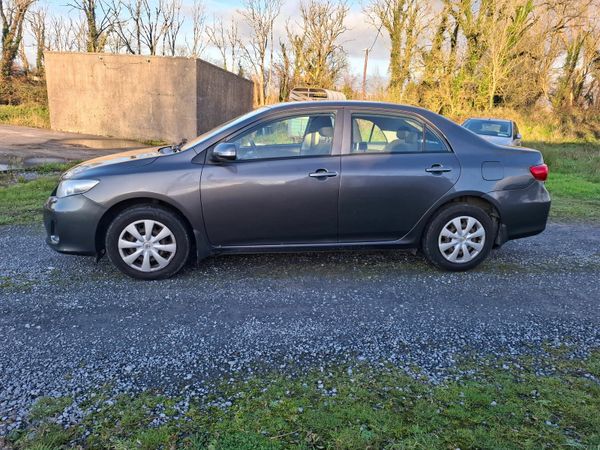 Toyota Corolla Saloon, Petrol, 2011, Grey
