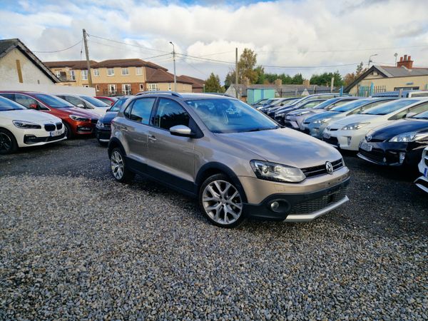 Volkswagen Polo Hatchback, Petrol, 2016, Gold