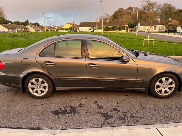 Mercedes-Benz E-Class Saloon, Diesel, 2009, Grey