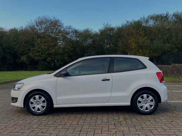 Volkswagen Polo Hatchback, Petrol, 2010, White