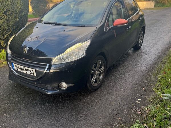 Peugeot 208 Hatchback, Petrol, 2015, Black