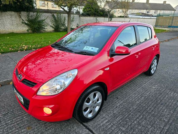 Hyundai i20 Hatchback, Petrol, 2012, Red