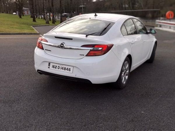 Opel Insignia Hatchback, Diesel, 2016, White