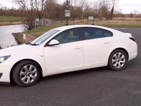 Opel Insignia Hatchback, Diesel, 2016, White