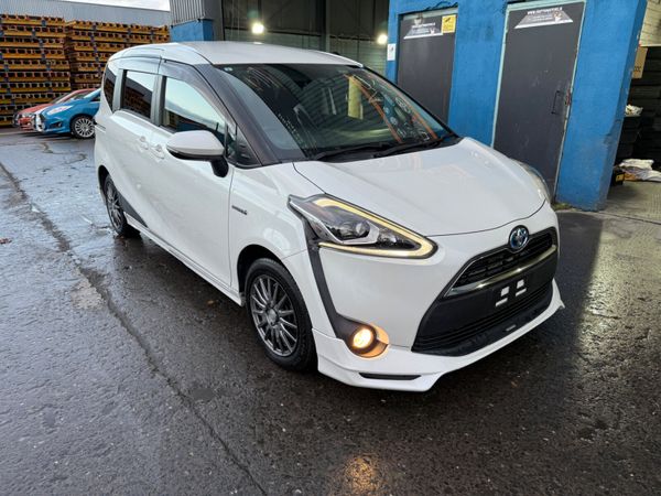 Toyota Sienta MPV, Petrol Hybrid, 2017, White