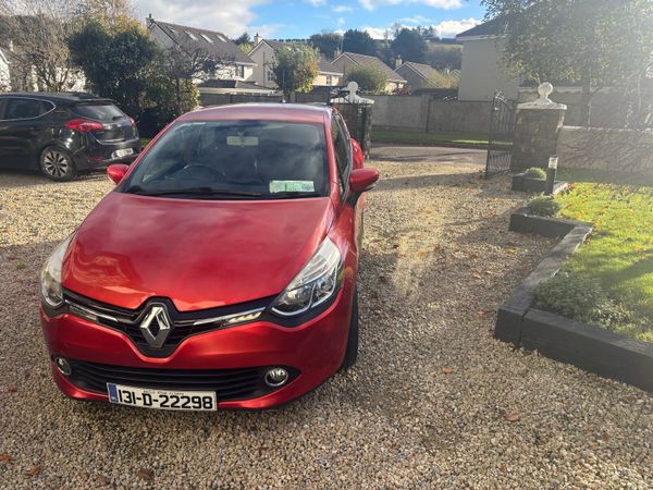 Renault Clio Hatchback, Petrol, 2013, Red