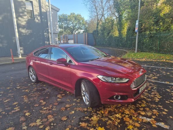 Ford Mondeo Hatchback, Diesel, 2015, Red