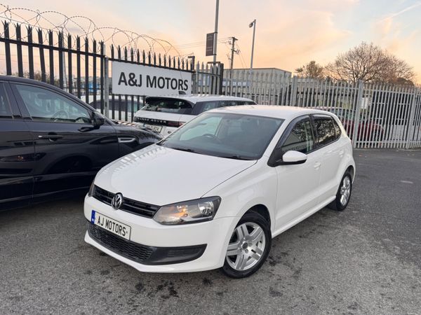 Volkswagen Polo Hatchback, Petrol, 2014, White
