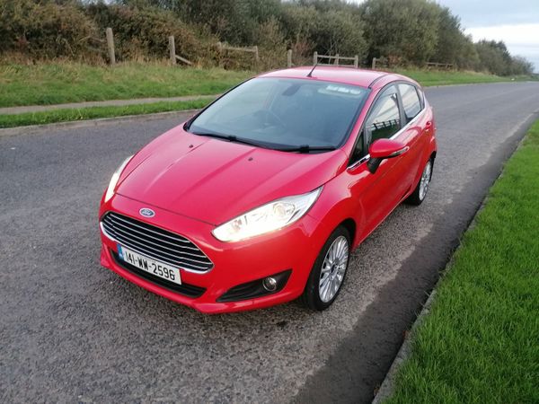 Ford Fiesta Hatchback, Diesel, 2014, Red