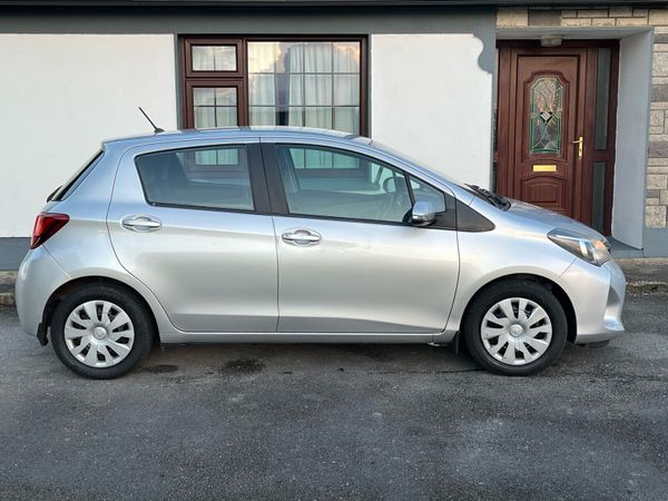 Toyota Yaris Hatchback, Petrol, 2015, Silver