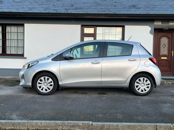 Toyota Yaris Hatchback, Petrol, 2015, Silver