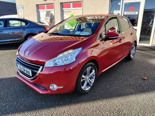 Peugeot 208 Hatchback, Petrol, 2015, Red