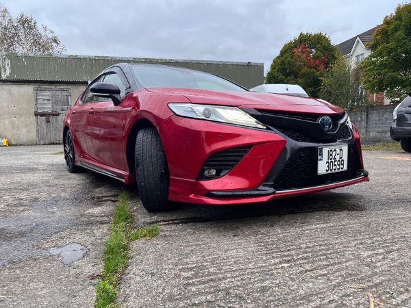 Toyota Camry Saloon, Petrol Hybrid, 2018, Red
